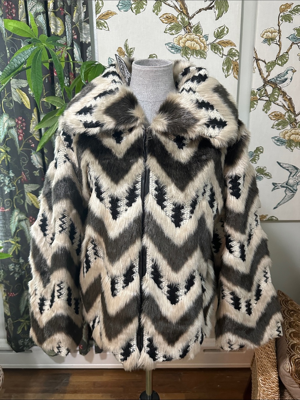 Angie Faux Fur Chevron Pattern Zip Front Coat New With Tags Size Large